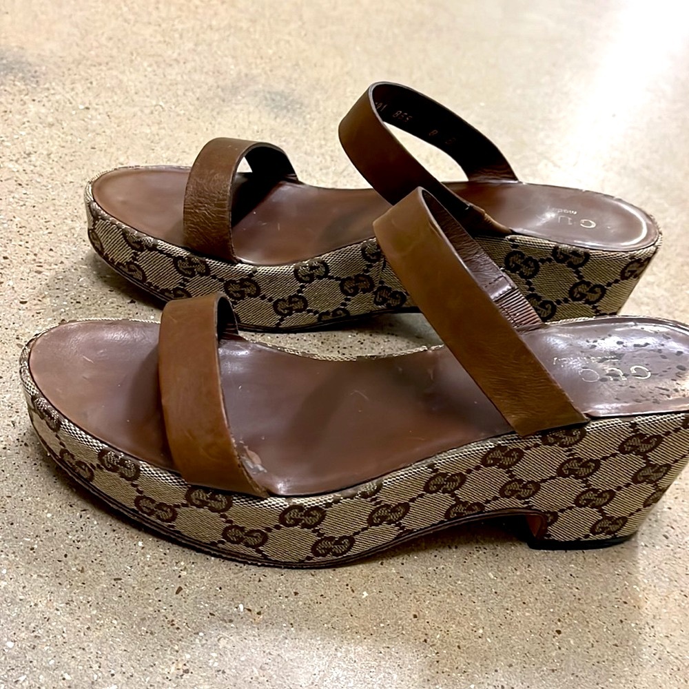 Collectible Gucci monogram platform sandals. - Picture 3 of 7